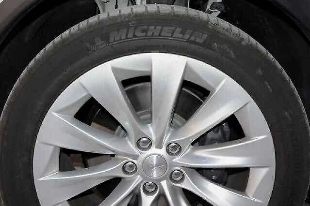 售价90万，性能200万级，科技500万级，听车主说Model X值不值？