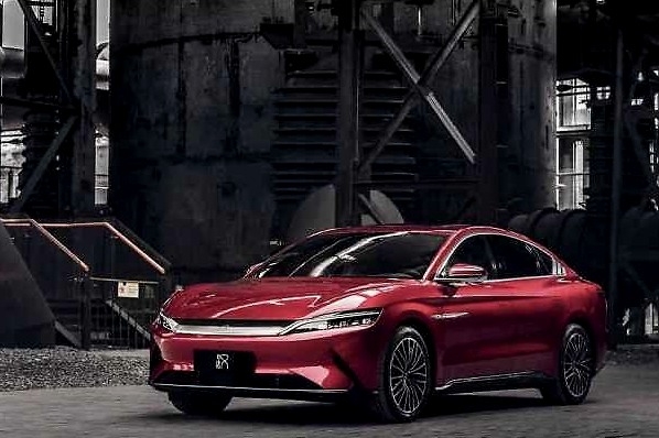 “三电”全面PK 比亚迪汉/特斯拉Model 3谁能主宰新能源车市场？