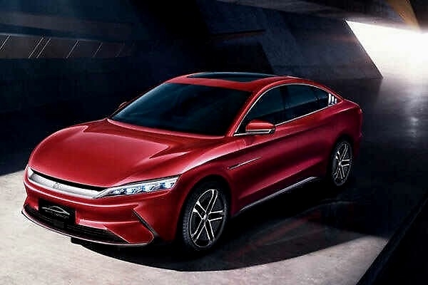 比亚迪汉配置表公布：标配智能网联系统，还有“超生化模式”？