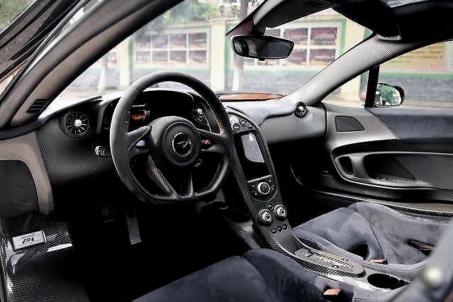 迈凯轮P1撞坏，车损达上百万，据说车主只买了交强险