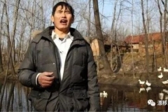 从爆红到过气，央视主持都看不下去，大衣哥到底经历了什么？