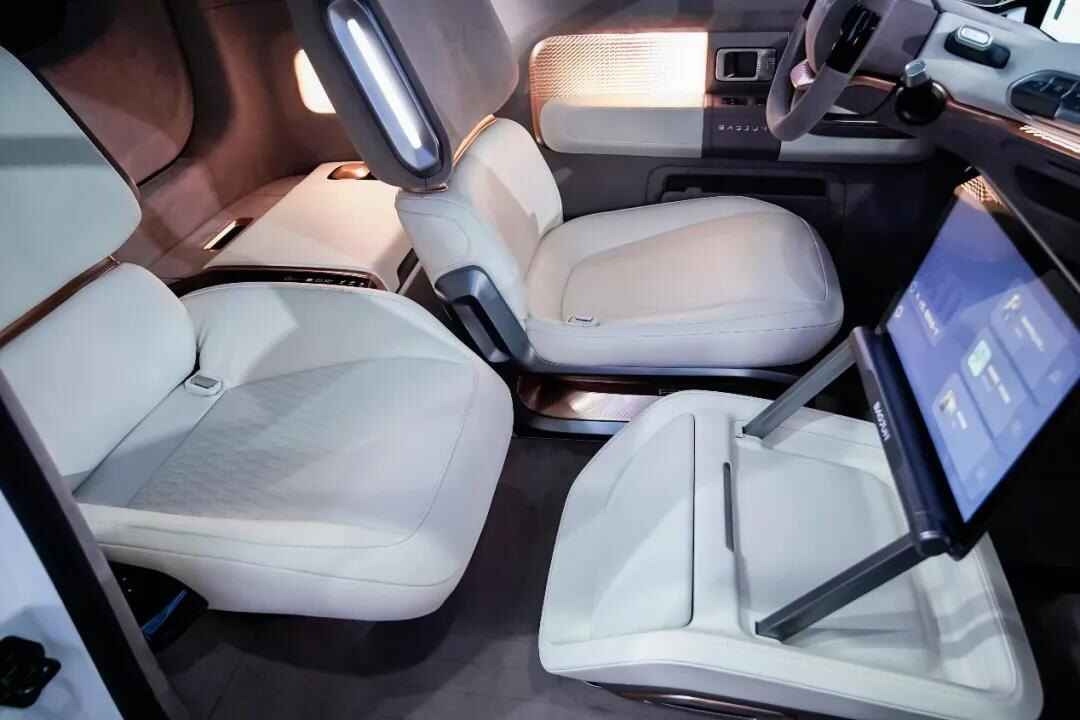 新宝骏E300：城市智能出行全新解决方案