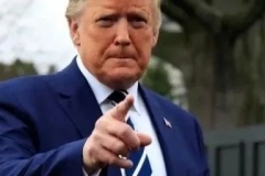 专坑盟友全球搜刮，特朗普下黑手妄图垄断疫苗，中国明确表态