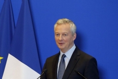 法国财长：雷诺应在法国生产电池