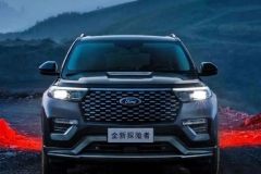 冰火两重天？奔驰C-Class一边泡水一边自燃| 小视频