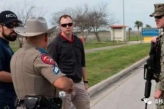 美国报应到了？烧毁麦田，帮暴徒屠杀平民，叙利亚人枪击本土美军