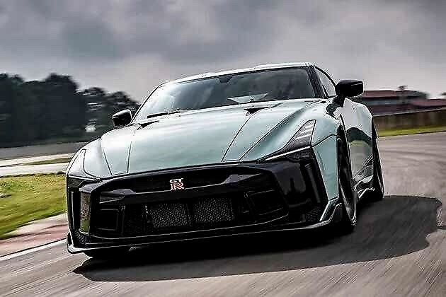 不管GT-R进化得有多丑，该买不起还是买不起