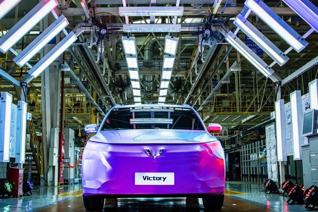 上汽通用五菱第2200万辆整车下线 发布五菱全球银标