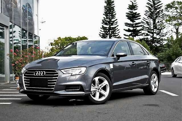 购车预算25万，年轻人买轿车首选这3款，颜值够高、可豪华可运动