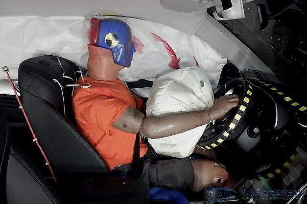 中保研碰撞测试 荣威RX5 MAX得了个G评价