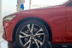 30万买最强前驱豪车？到店对比沃尔沃S60/奥迪A4L