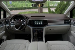 头等舱体验直逼埃尔法，大众威然高配不到40万，本周上市入手不亏