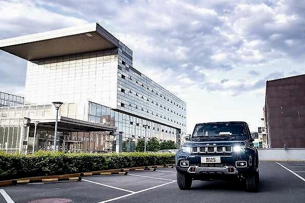 售价15.98-18.98万元，搭载2.0T+8AT，2020款BJ40城市猎人版上市