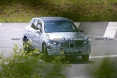 全新GLC路试谍照曝光，疑似提供7座布局，或采用混动系统