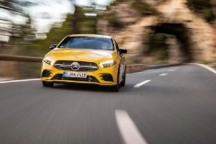 这台AMG能进车友会吗？进口AMG A35两厢版上市，国产版尴尬了