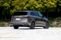 二排头等舱媲美奔驰V级，高配还不到40万，大众威然今晚8点上市