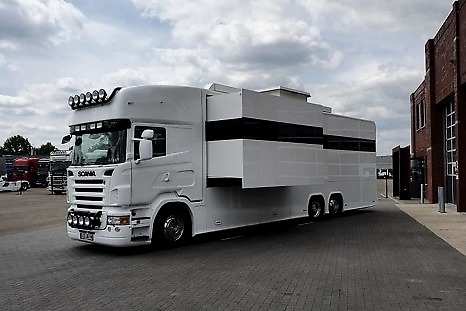 汤臣一品的房价很贵吗？ 那你可能是没有见过这辆斯堪尼亚房车