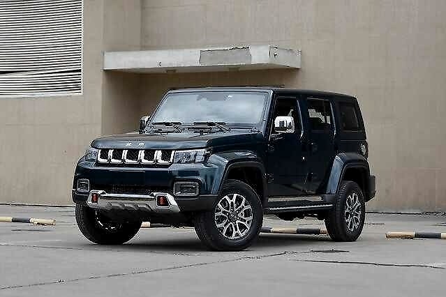 售价15.98万起，2020款BJ40城市猎人版上市，诗与远方就靠它