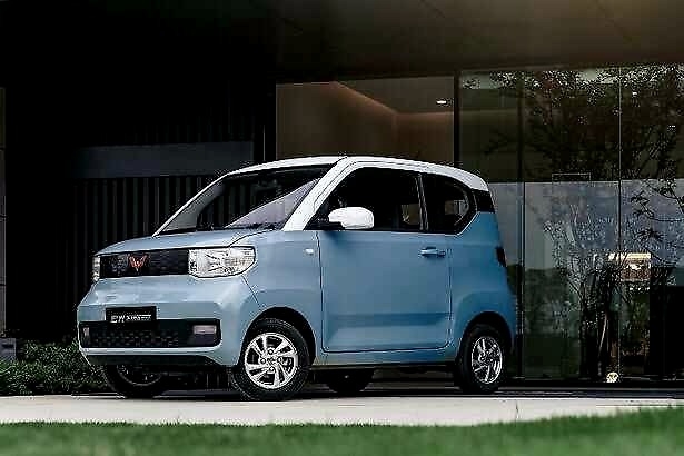 2.98万起，宏光MINI电动车开启预售，有了它谁还买老年代步车