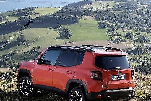 从13.48万跌至9.48万，自由侠销量为何还是如此尴尬？