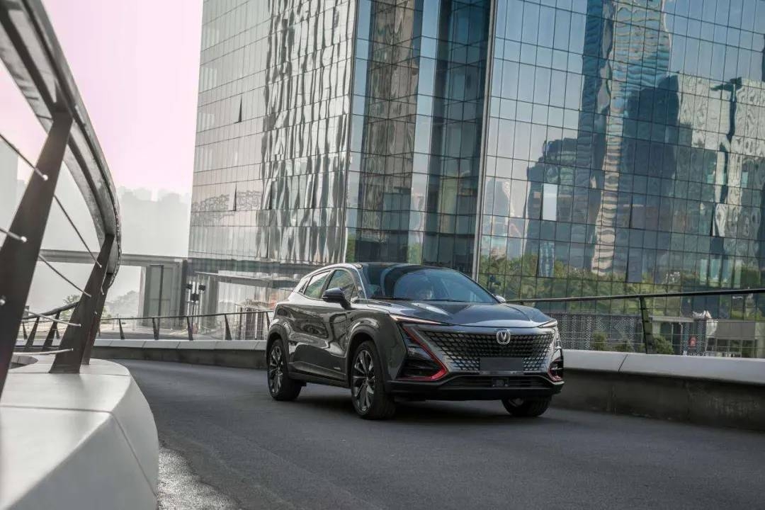 UNI-T的美，甚至让人觉得长安该换标了！