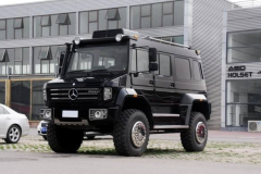 左右舵随意切换，“越野王”乌尼莫克的硬核功能，主副驾一键变换