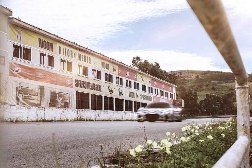 纪念传奇！玛莎拉蒂MC20原型车驰骋西西里赛道