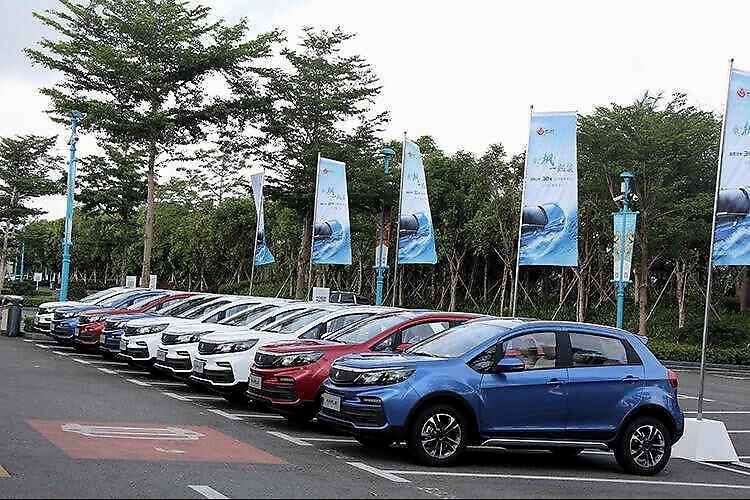 续航306km，7万级的代步新星，试驾枫叶30x