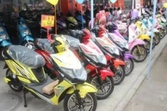 稀奇：专做“杂牌”的经销商银行存款超千万，还全家移民？