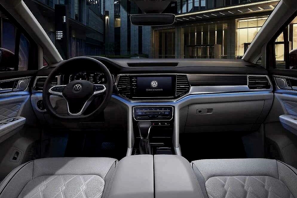 别克GL8压力山大，大众威然上市28.68万起售，标配航空座椅+7座