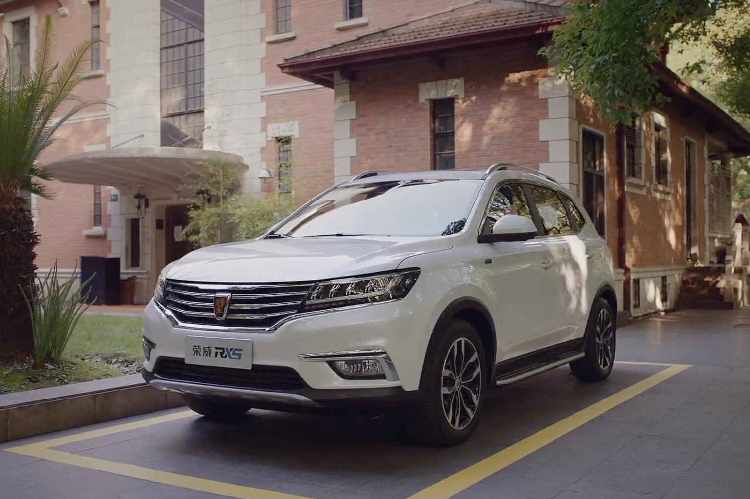 荣威RX5 4G互联百万款车型上市！售价9.98万元起！