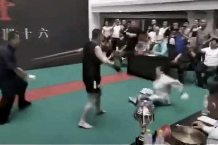 马保国大师被K.O了 江湖地位不匹配绝对实力 下一个躺下的会是谁