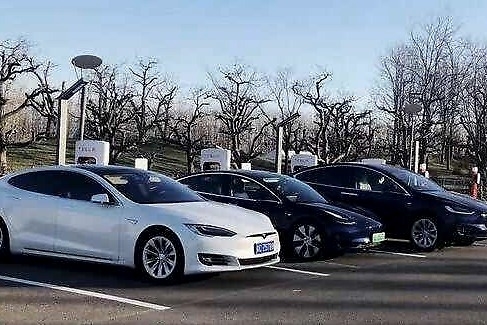 特斯拉、蔚来同日发布补能领域布局，两种补能模式谁更打动消费者
