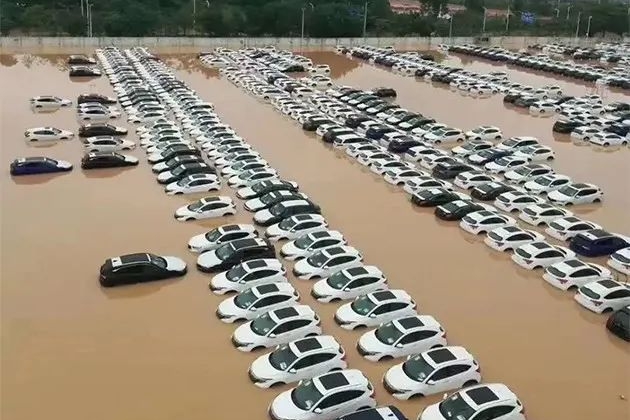一场暴雨再戳新能源汽车痛点：为什么受伤的总是我！