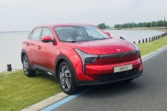 空间即正义，功能即真理 | 试驾哪吒U