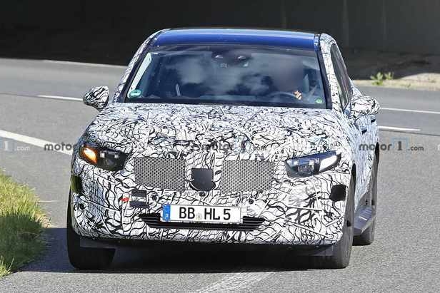 全新奔驰GLC最新谍照 或推插电混动/7座车型