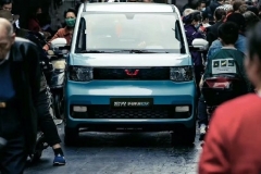 五菱宏光MINI EV预售，2.98万起，还买什么老头乐？