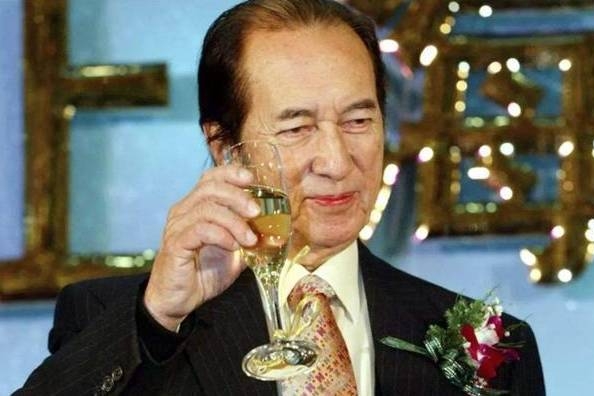 赌王最出名的一台座驾，车牌只有一个数字，挂2千万定制劳斯莱斯