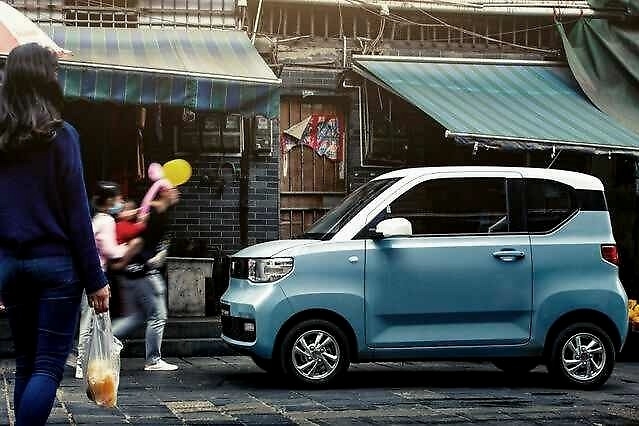 数小时订单破千！宏光MINI EV销量又现“秋名山车速”