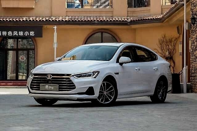 增加手机NFC车钥匙！比亚迪秦Pro超越版哪一款最值得买？