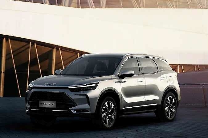 自主中型SUV新选择，瑞虎8换新颜，传祺GS8入手门槛大降