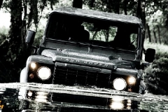 情怀与现代的抉择，解析新一代路虎卫士