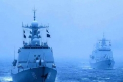 解放军举行大规模演习，有人横插一脚？迎来不速之客