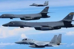 对美援助物资等于喂狗！白宫派核轰炸机挑衅，给大国上了生动一课