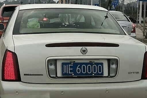 偶遇108万的凯迪拉克旗舰，曾和BBA竞争，20年老车还能上路