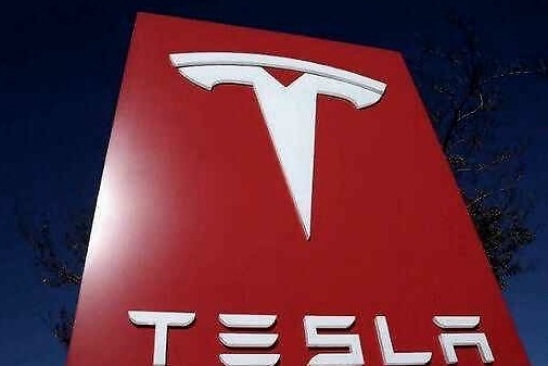 别克GL8和威然上市后，特斯拉MPV也曝光了