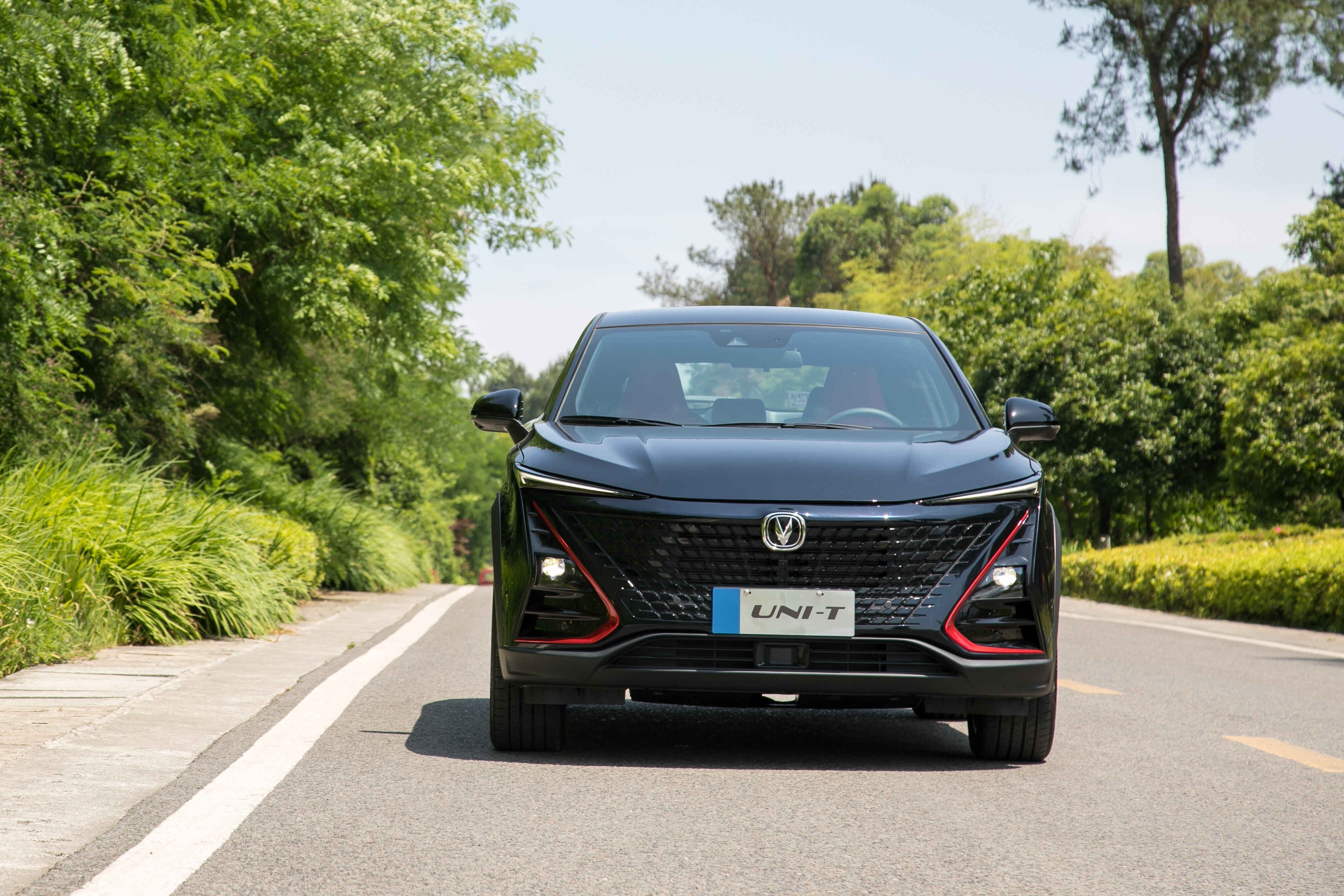 当颜值与实力并存 中国品牌个性化紧凑型SUV 试驾长安UNI-T