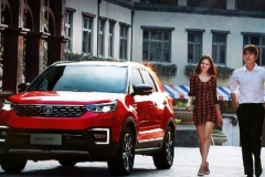 想和女朋友看星星？这些车最低不到十万！就有全景天窗