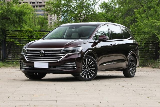媲美丰田埃尔法的MPV，40万内拿下顶配，大众威然4款车型可选
