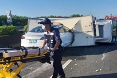 特斯拉在台湾撞上侧翻货车 L2级自动驾驶未反应